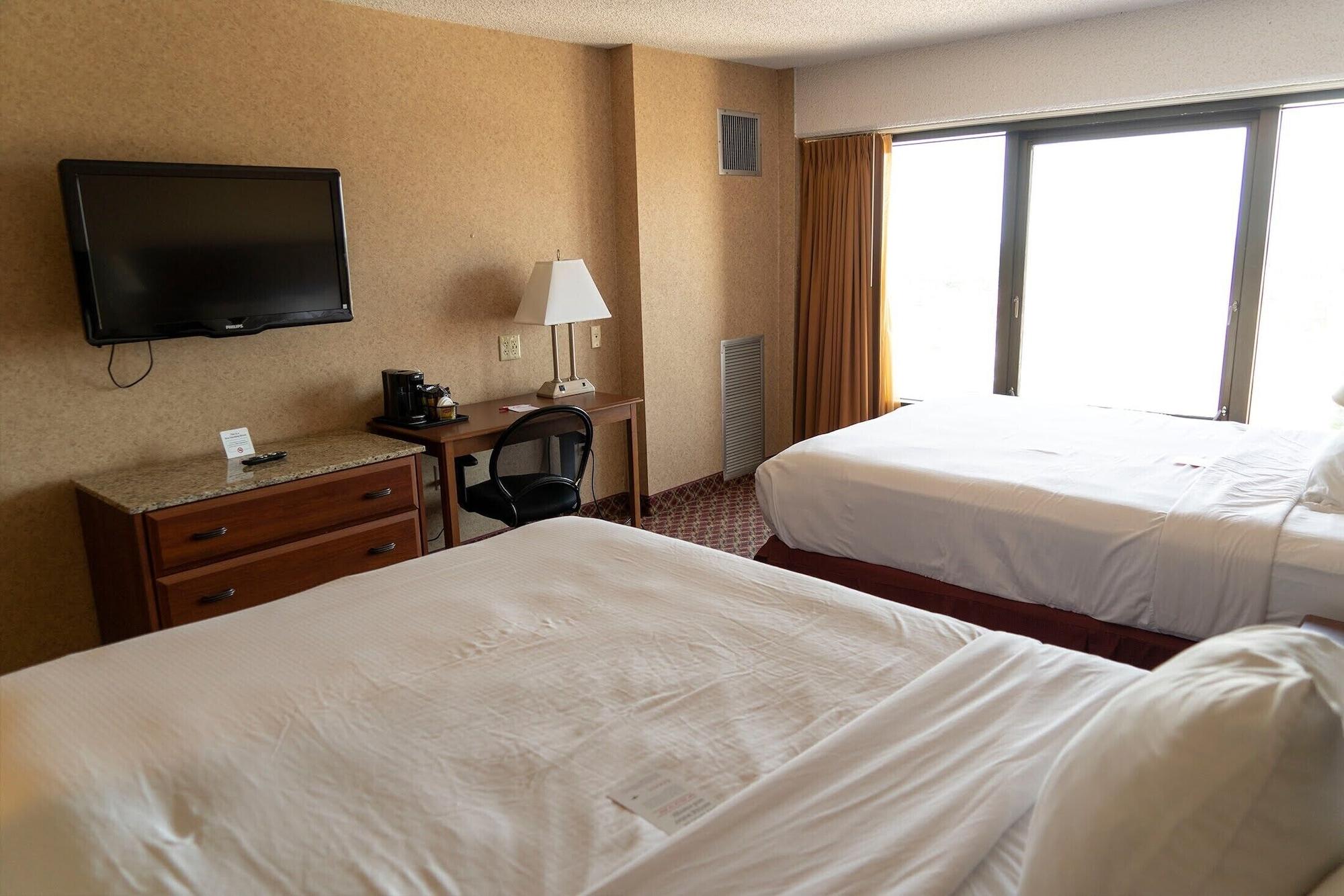Ramada By Wyndham Topeka Downtown Hotel & Convention Center Exteriör bild