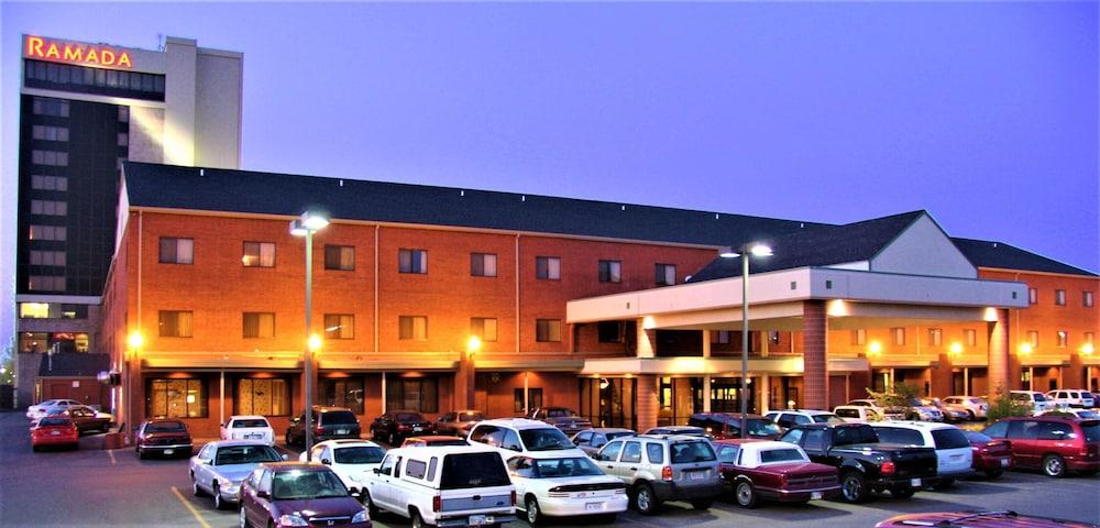 Ramada By Wyndham Topeka Downtown Hotel & Convention Center Exteriör bild