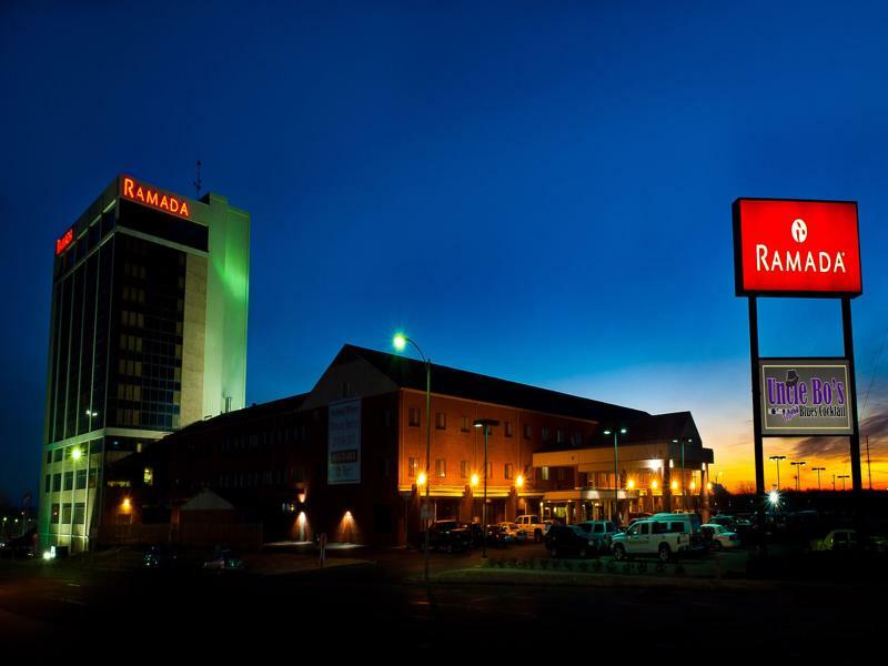 Ramada By Wyndham Topeka Downtown Hotel & Convention Center Exteriör bild